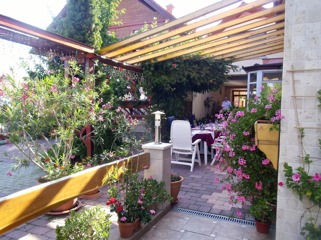 Bed and Breakfast Angela Panzio à Berettyóújfalu Extérieur photo